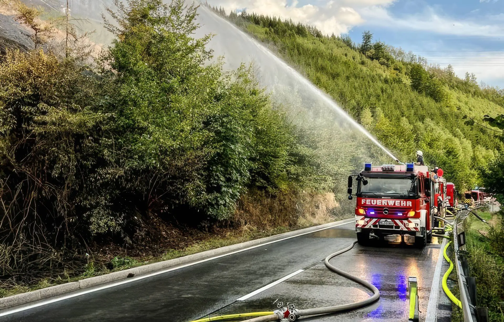 feuerwehr volmehang b54 oedenthal waldbrand feuer löscharbeiten sebastian wagemeyer topaz gigapixel 4x skalierung